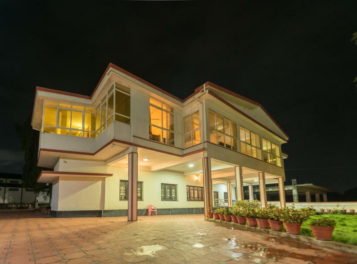 Bota Royal Hotel Kushalnagar Exterior photo